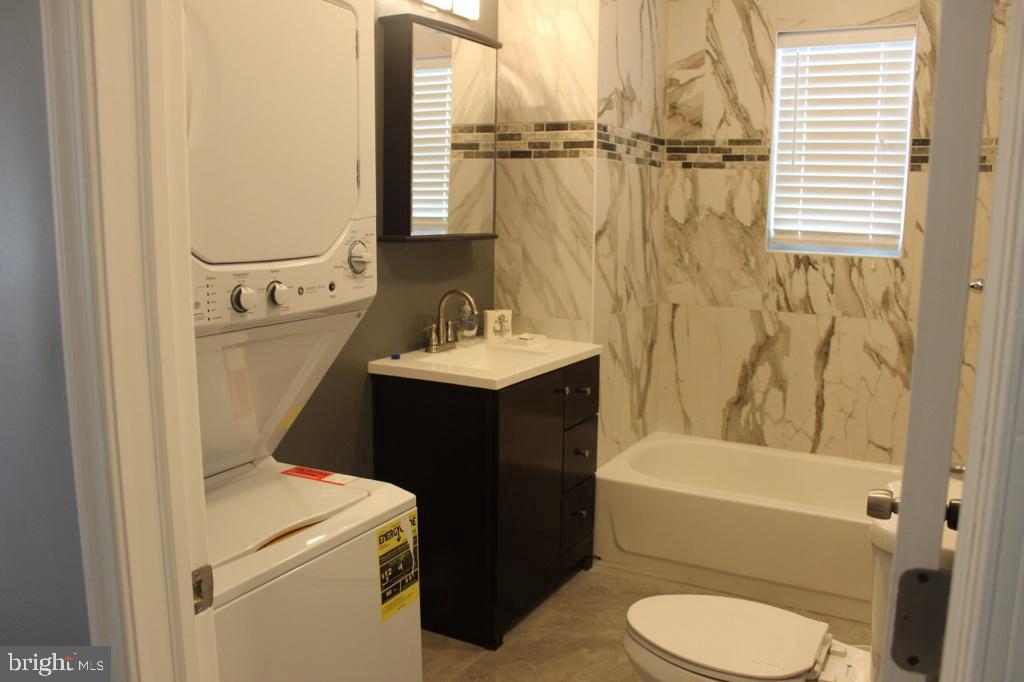 5923 N Broad St Property Photo 8
