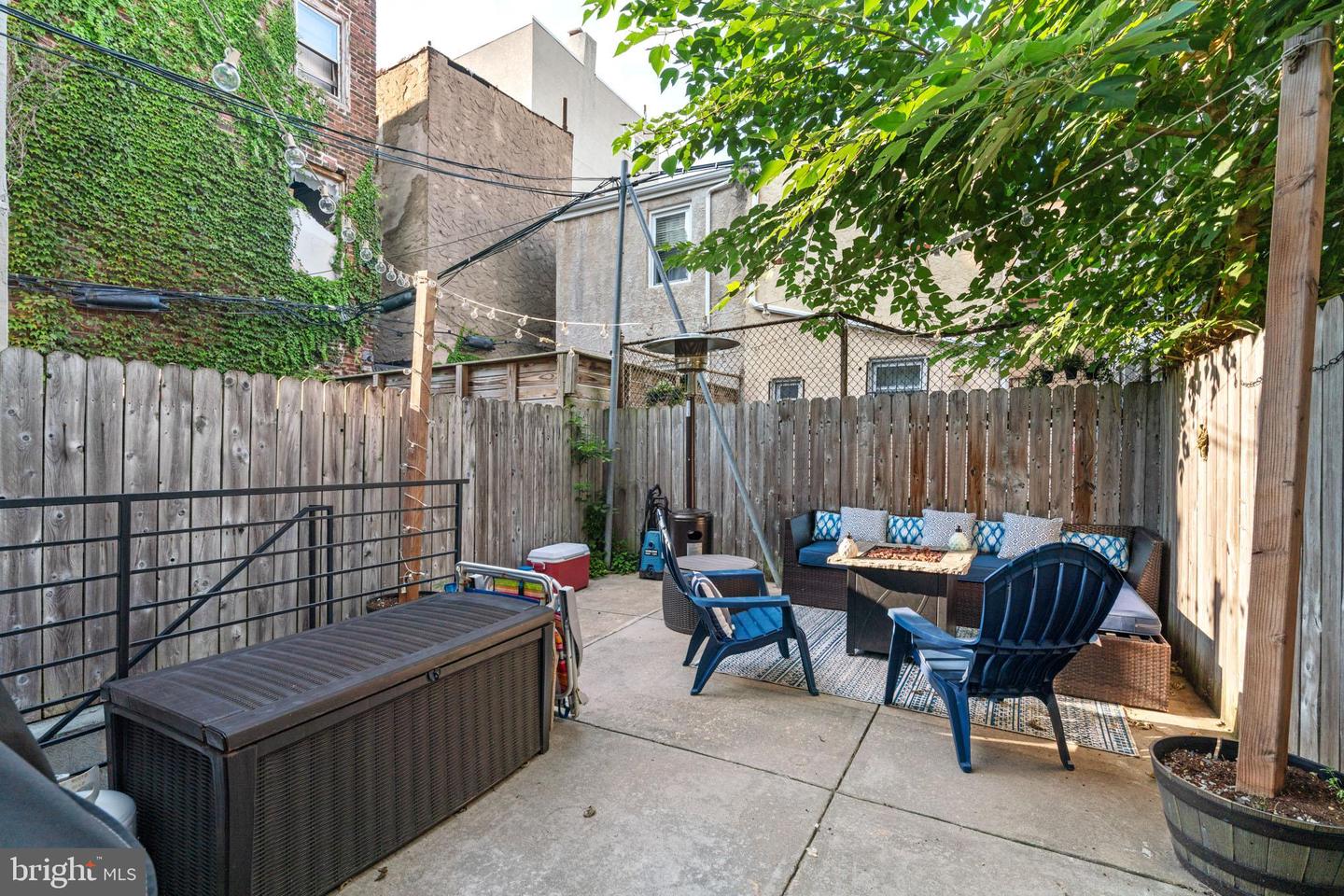 1637 Carpenter St Property Photo 7