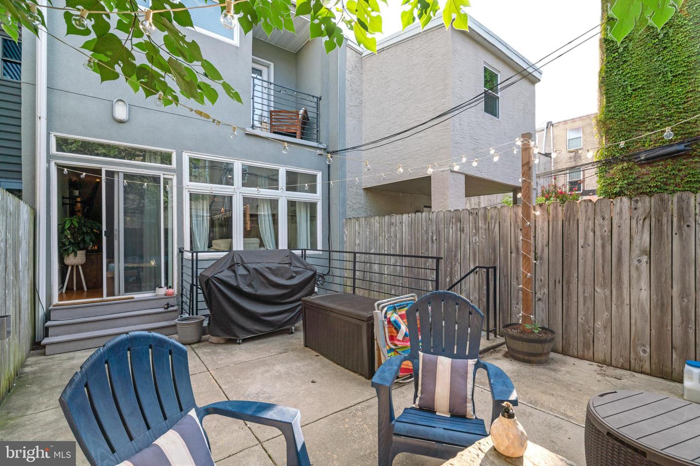 1637 Carpenter St Property Photo 8