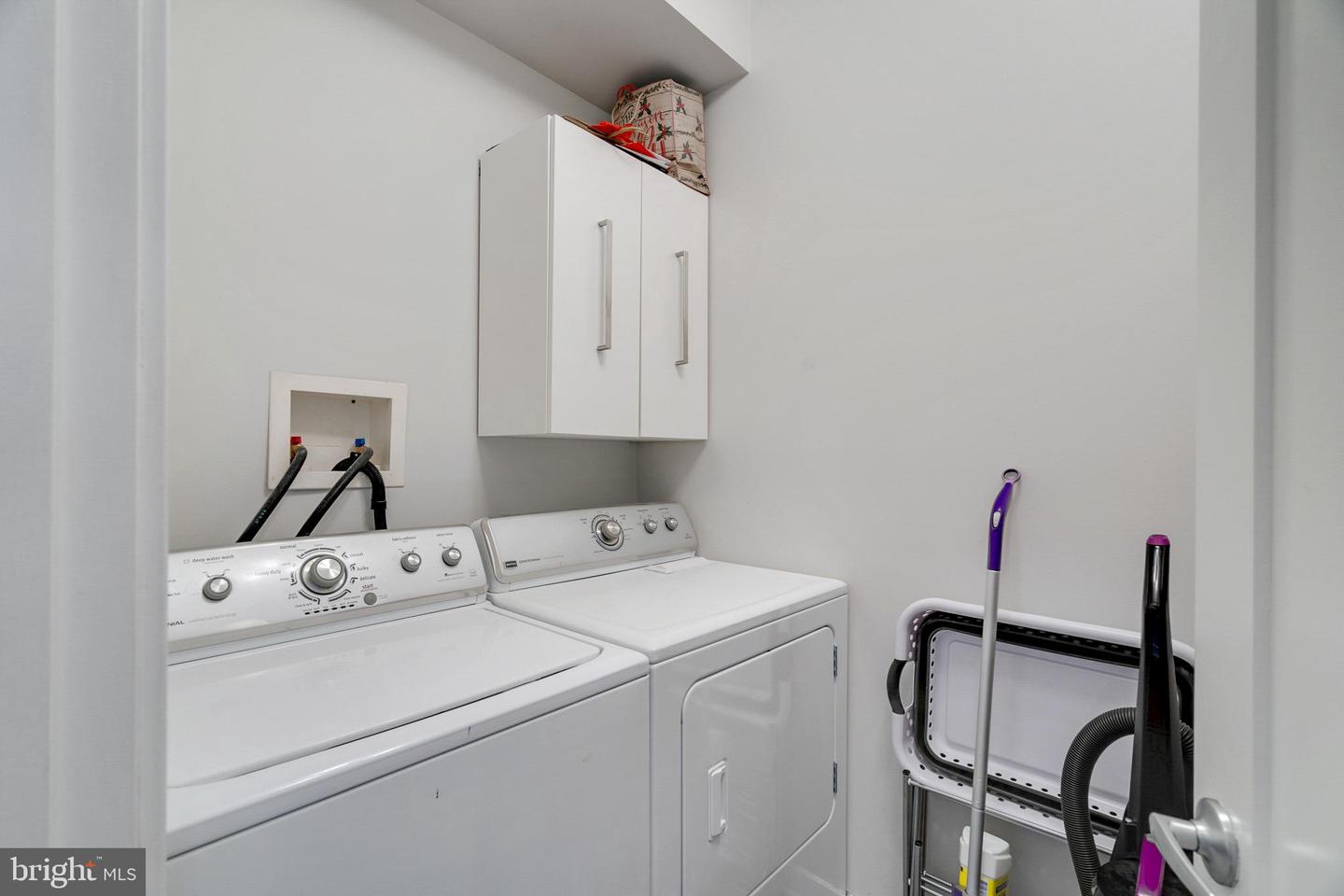 1637 Carpenter St Property Photo 25