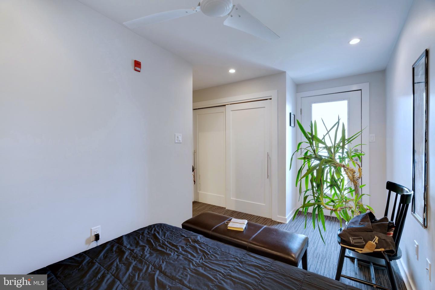 1637 Carpenter St Property Photo 40
