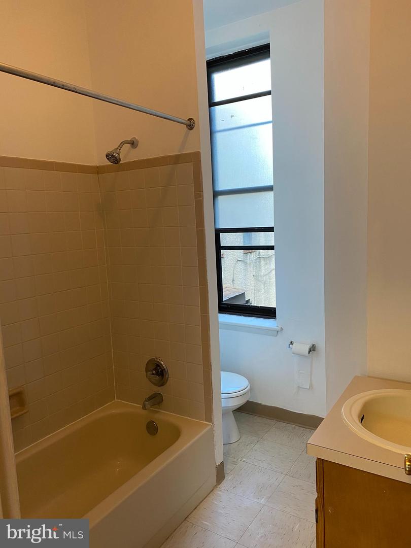 1703 W Diamond St #2 Property Photo 4