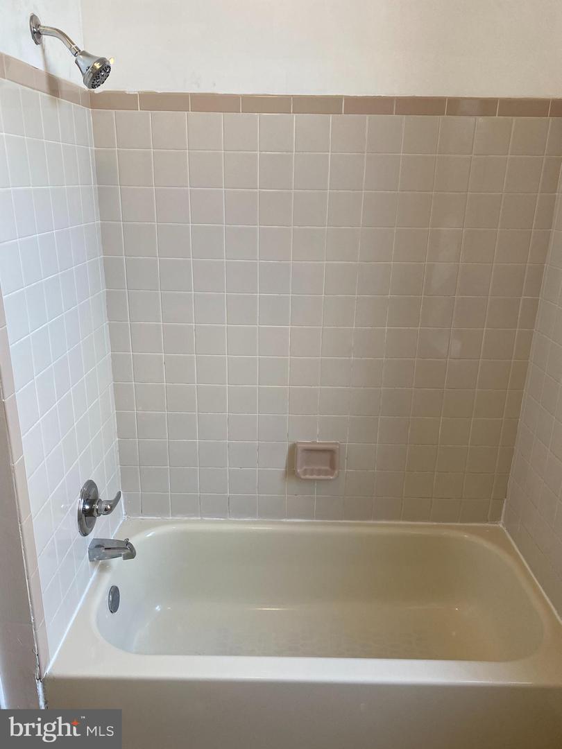 1703 W Diamond St #2 Property Photo 8