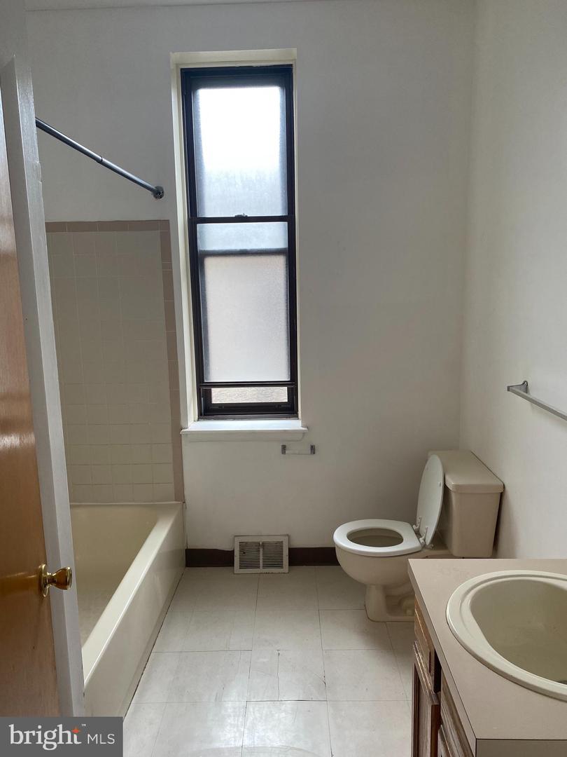 1703 W Diamond St #2 Property Photo 9