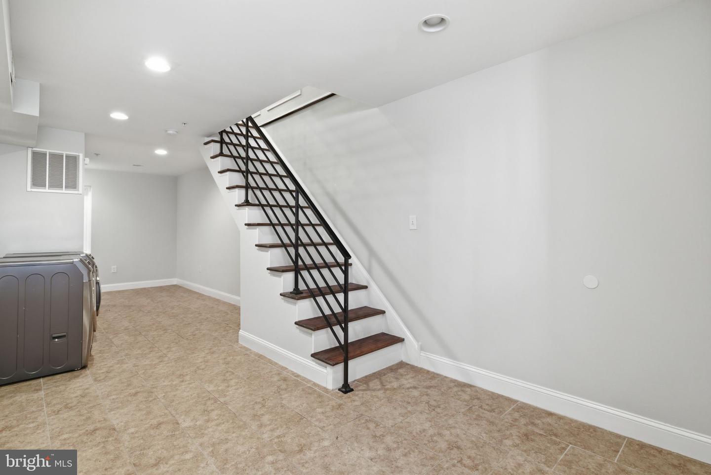 2340 Greenwich St Property Photo 17