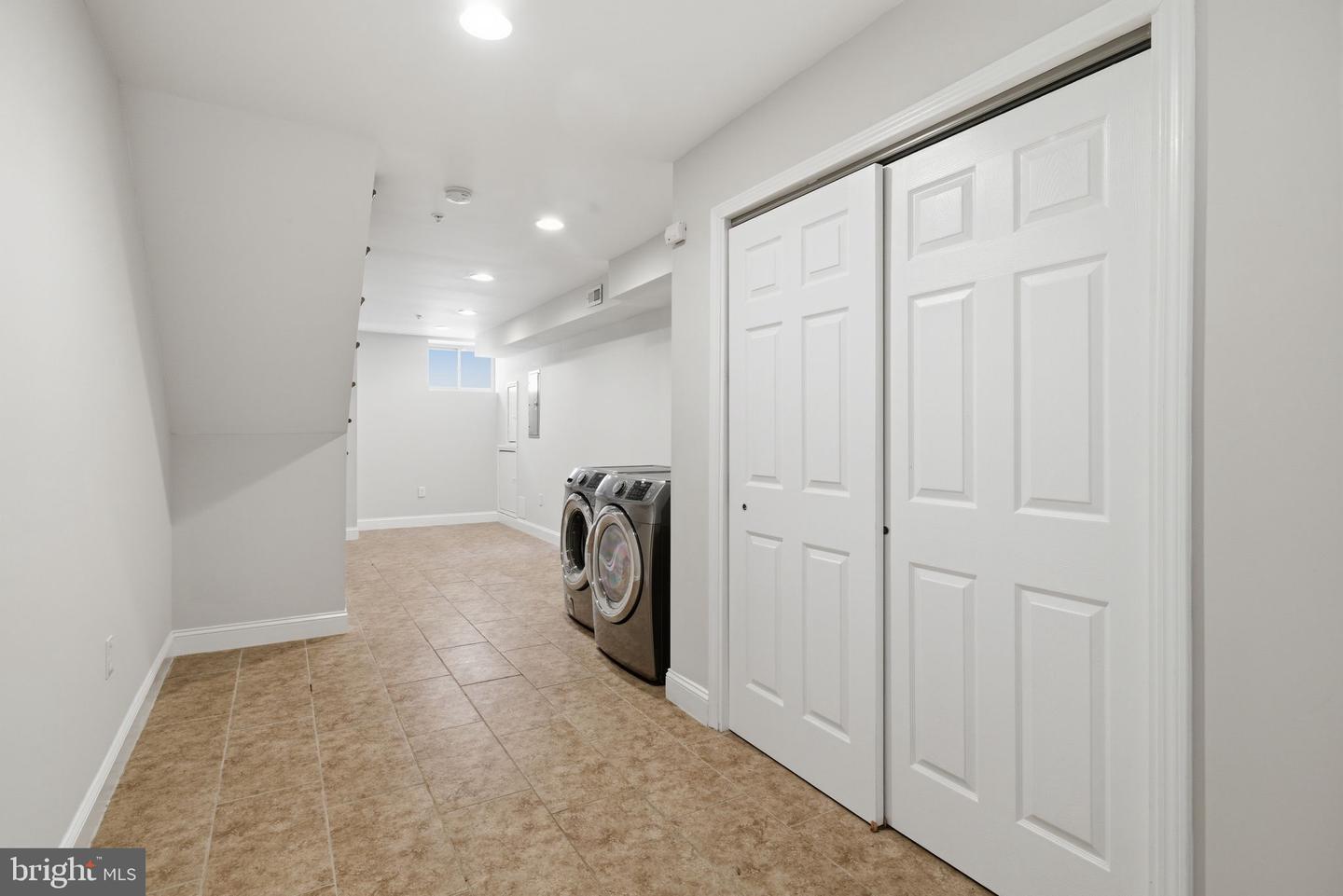 2340 Greenwich St Property Photo 18
