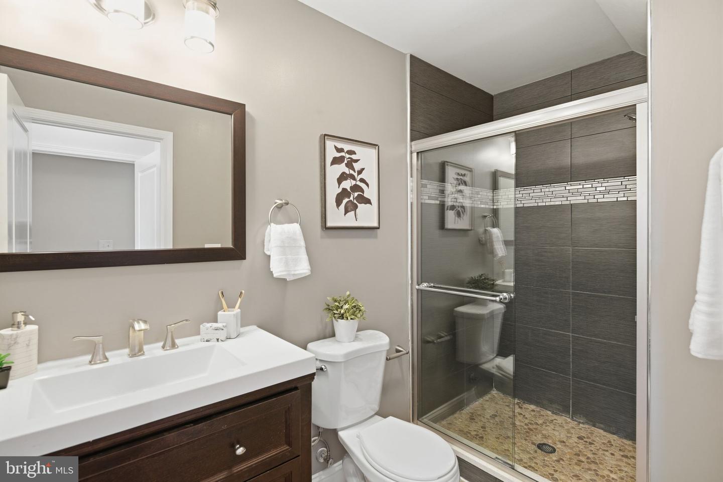 2340 Greenwich St Property Photo 25