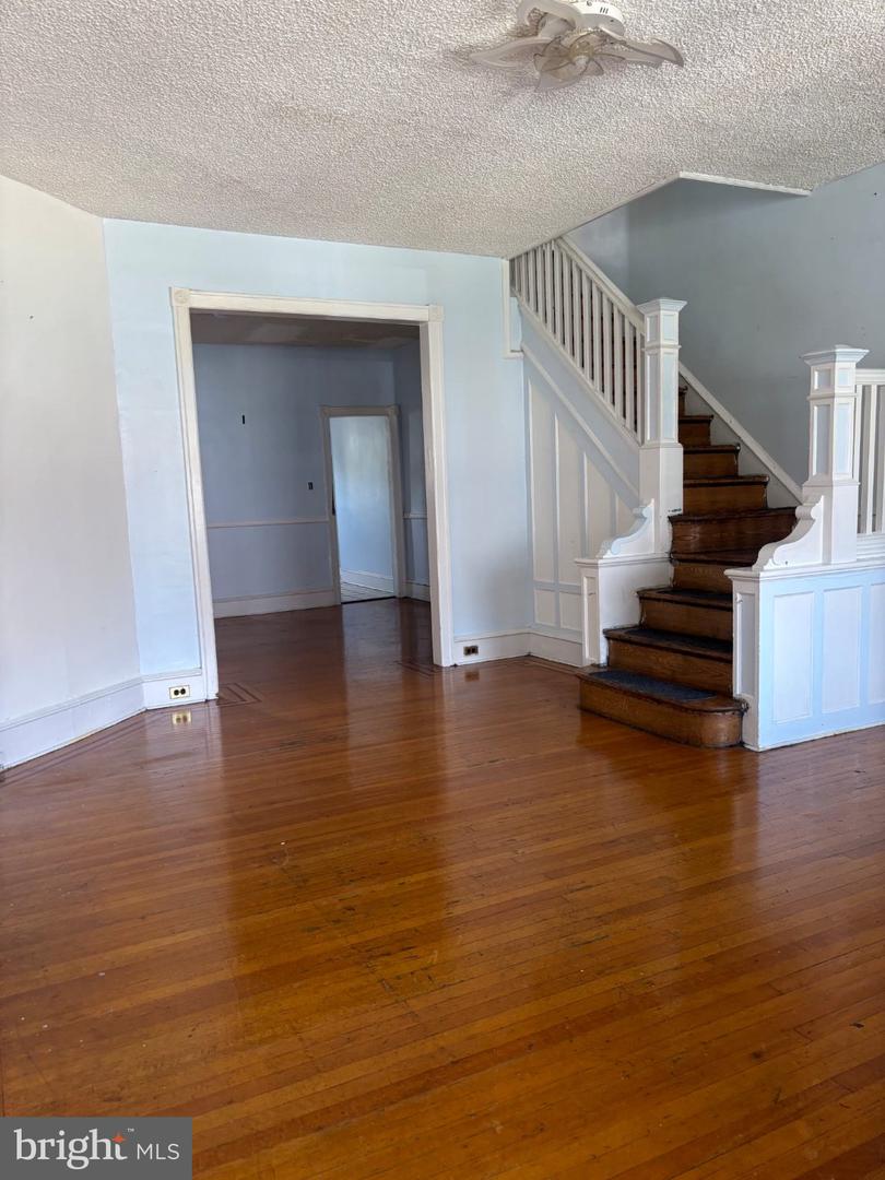 4636 Oakland St Property Photo 2