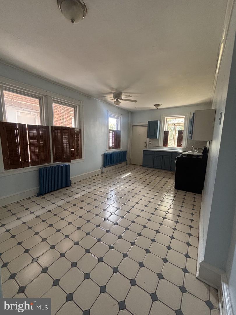4636 Oakland St Property Photo 5