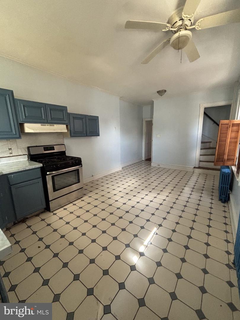 4636 Oakland St Property Photo 6