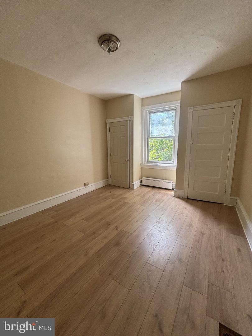4636 Oakland St Property Photo 8