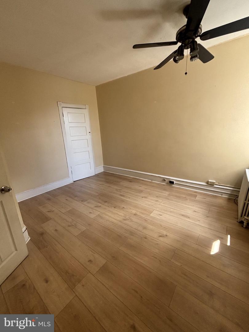 4636 Oakland St Property Photo 9