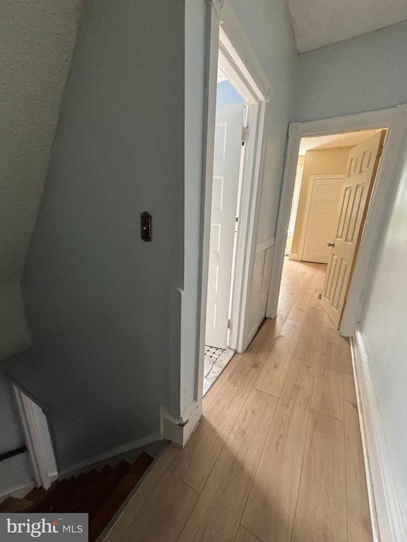 4636 Oakland St Property Photo 10