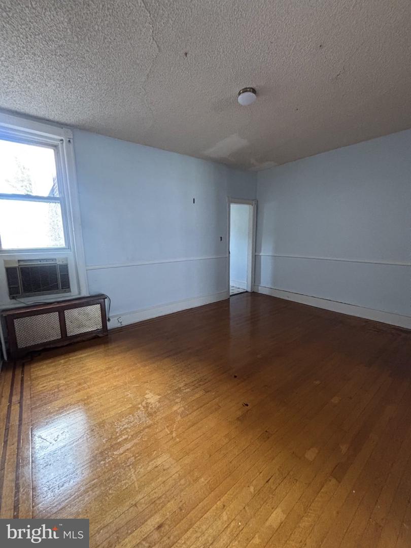 4636 Oakland St Property Photo 14