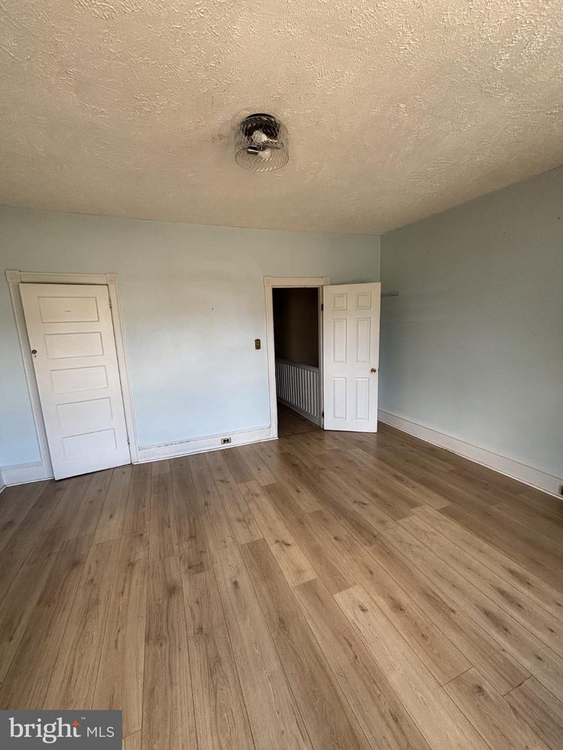 4636 Oakland St Property Photo 17