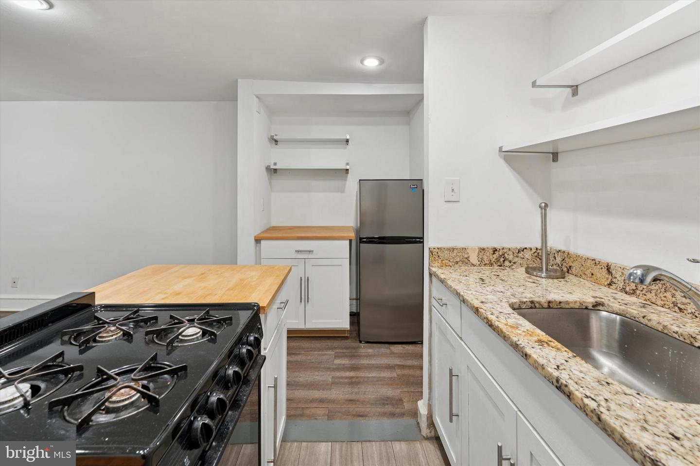 240 S 13th St #b Property Photo 4