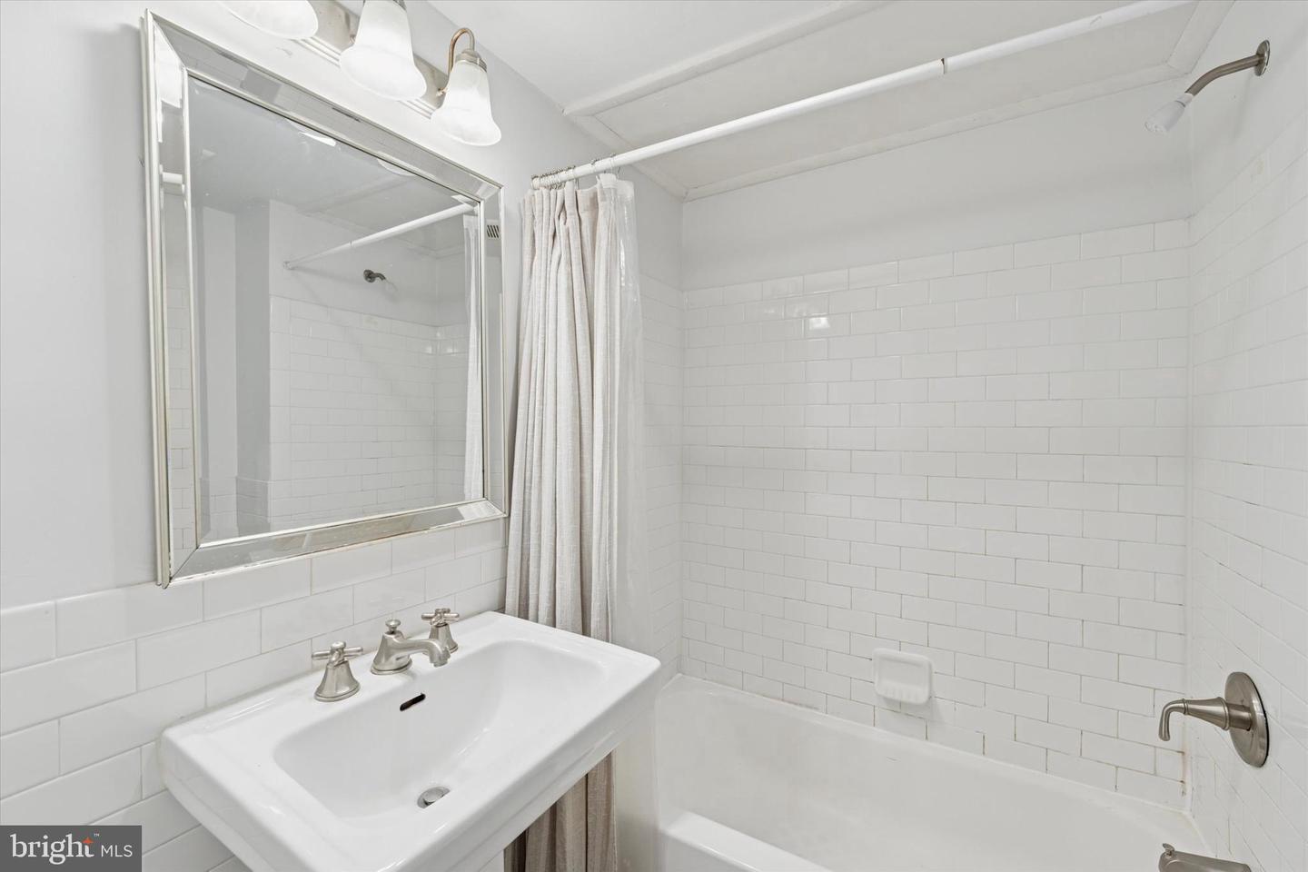 240 S 13th St #b Property Photo 11