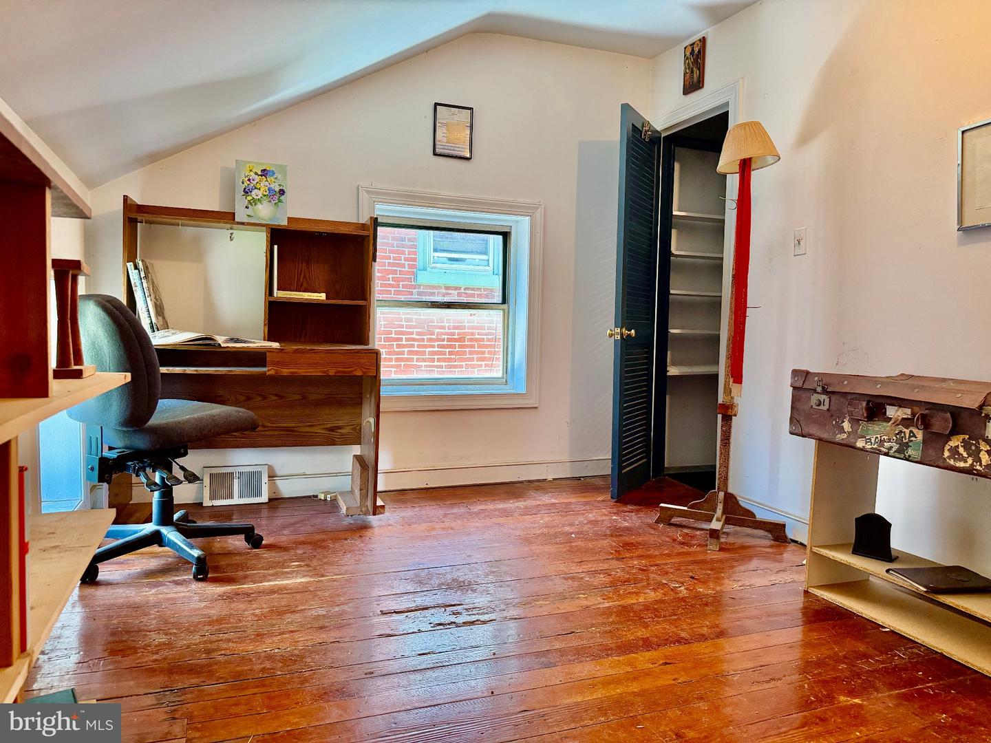 420 W Woodlawn St Property Photo 9