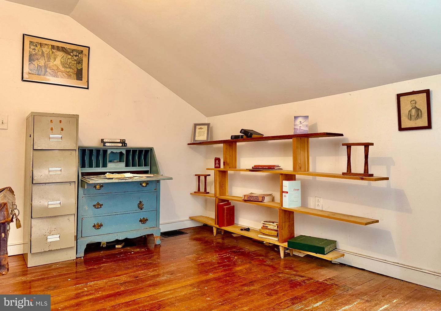 420 W Woodlawn St Property Photo 13