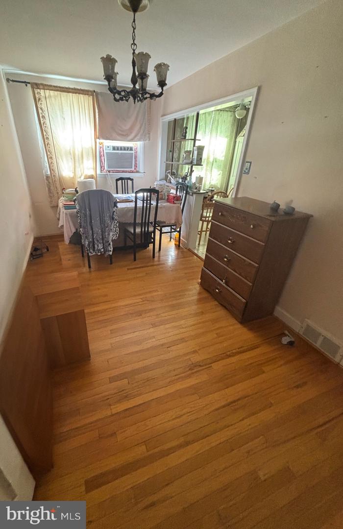7223 Lynford St Property Photo 3