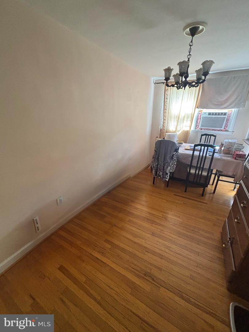 7223 Lynford St Property Photo 4