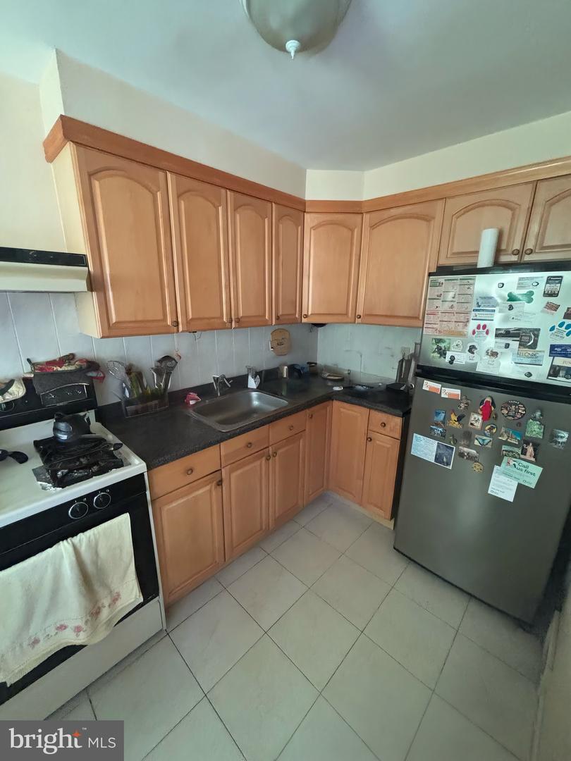 7223 Lynford St Property Photo 5