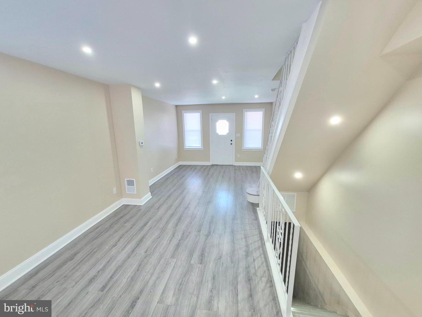 6136 WALKER ST Property Photo 1