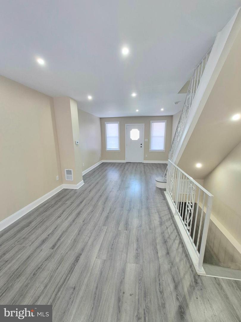 6136 Walker St Property Photo 2