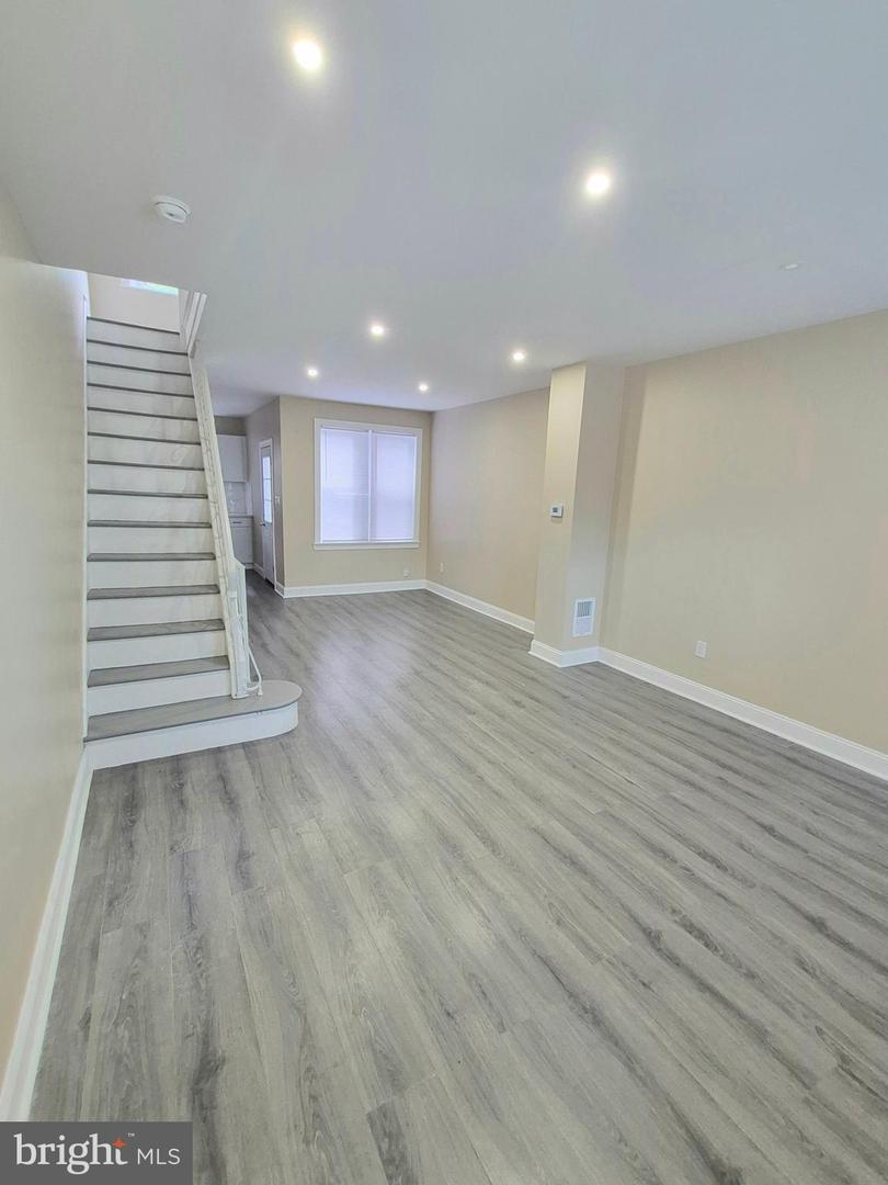 6136 Walker St Property Photo 3