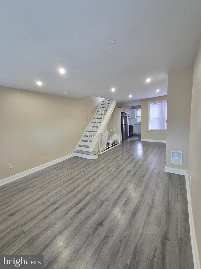 6136 Walker St Property Photo 5
