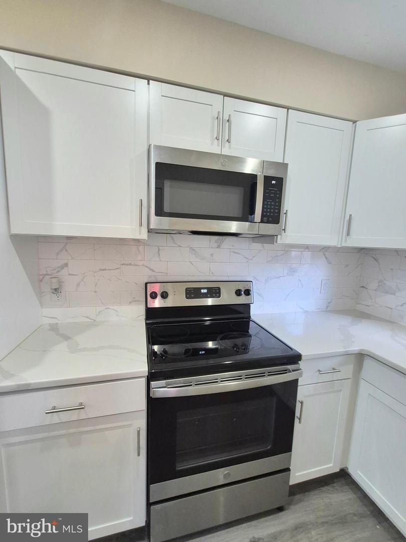 6136 Walker St Property Photo 6