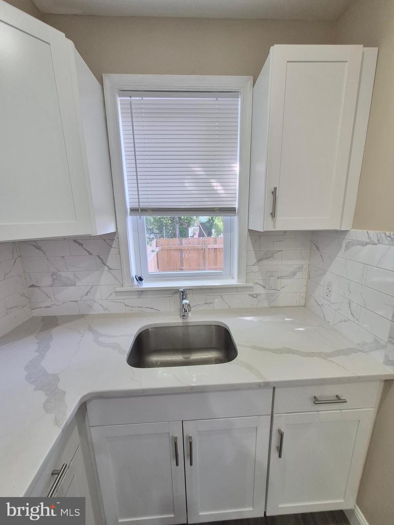 6136 Walker St Property Photo 8