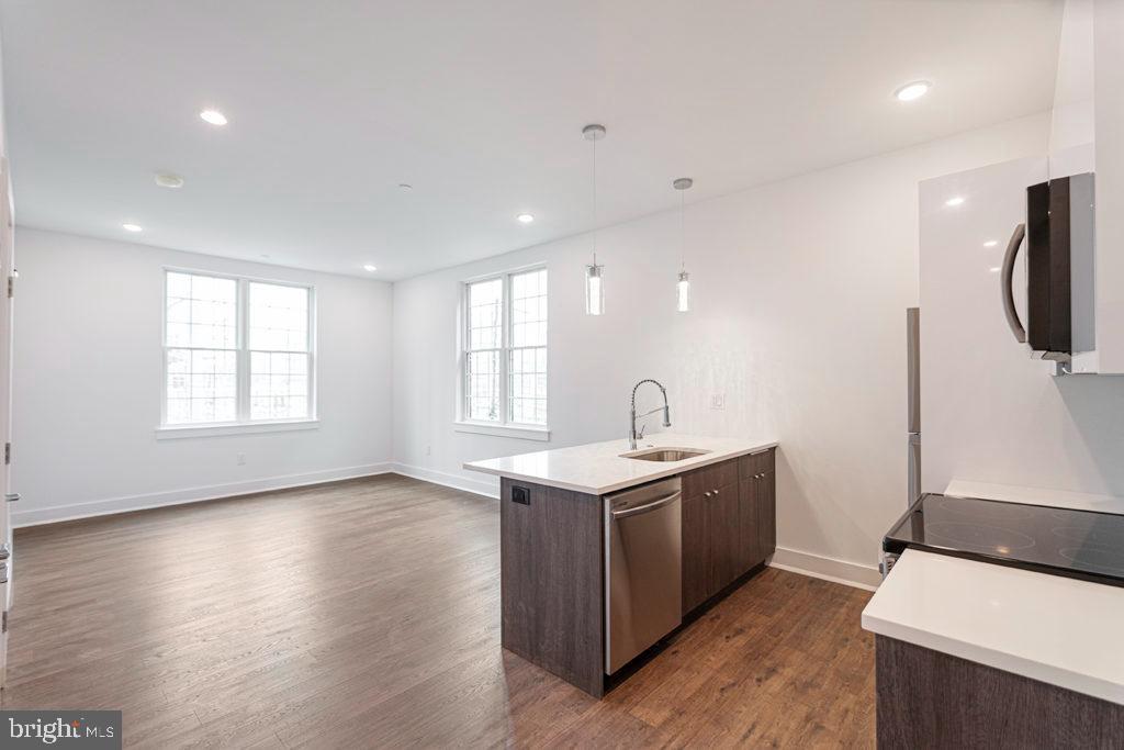 2623 Christian St #unit 301 Property Photo 2