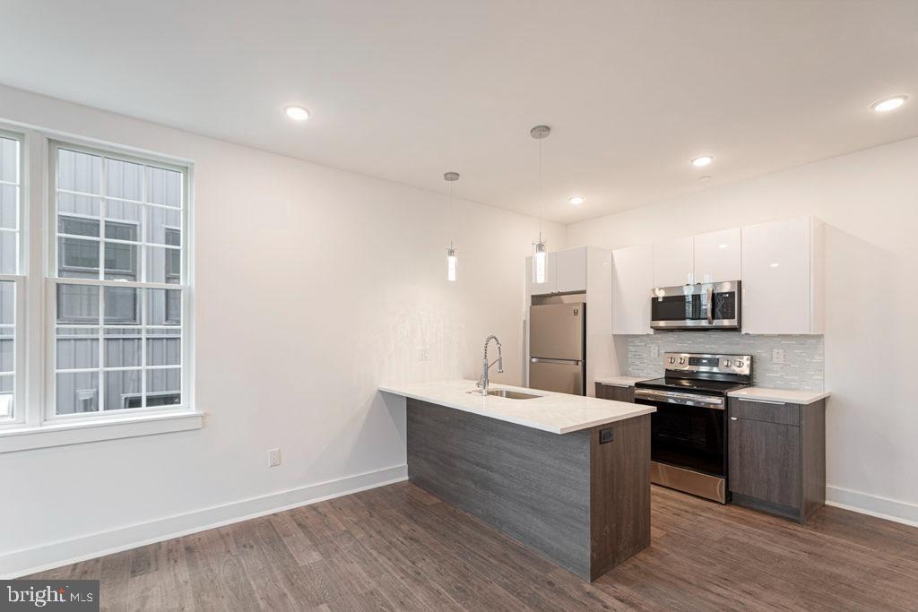 2623 Christian St #unit 301 Property Photo 3