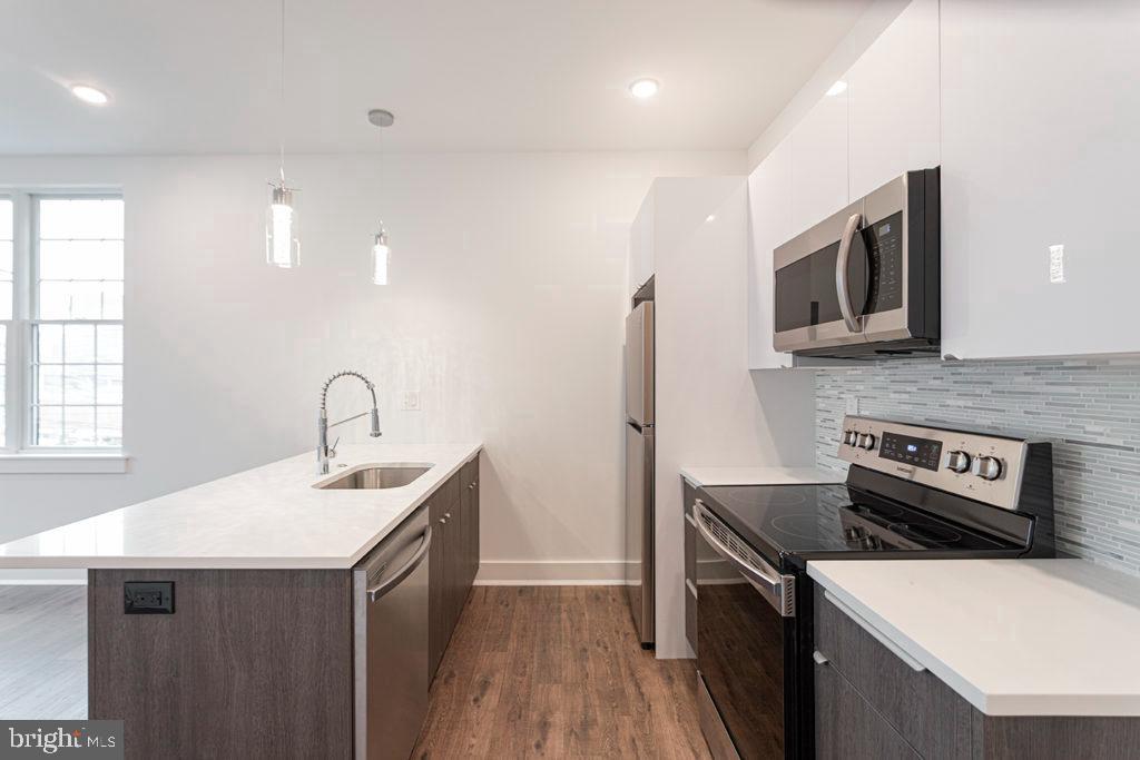 2623 Christian St #unit 301 Property Photo 5