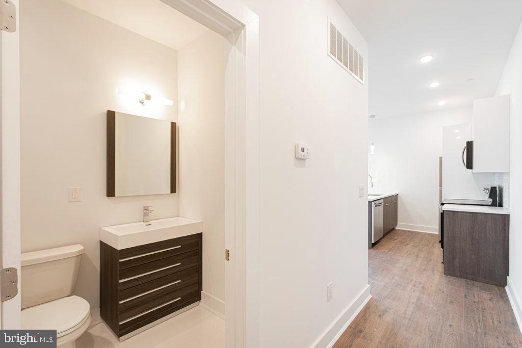 2623 Christian St #unit 301 Property Photo 6