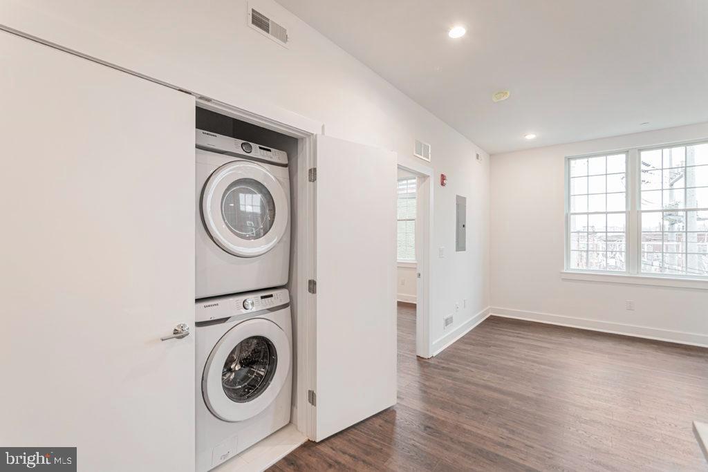 2623 Christian St #unit 301 Property Photo 7