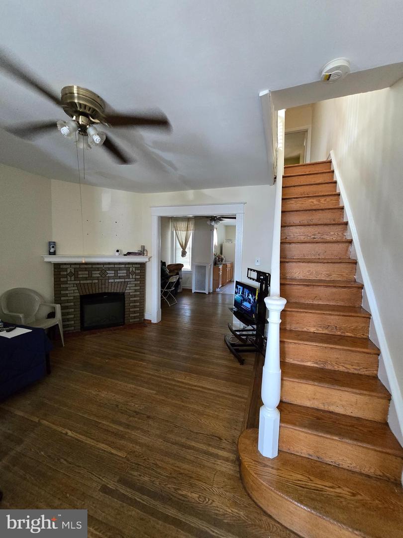 5925 Reach St Property Photo 3