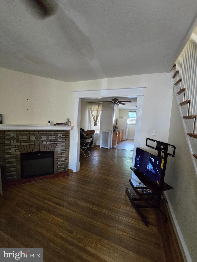 5925 Reach St Property Photo 4