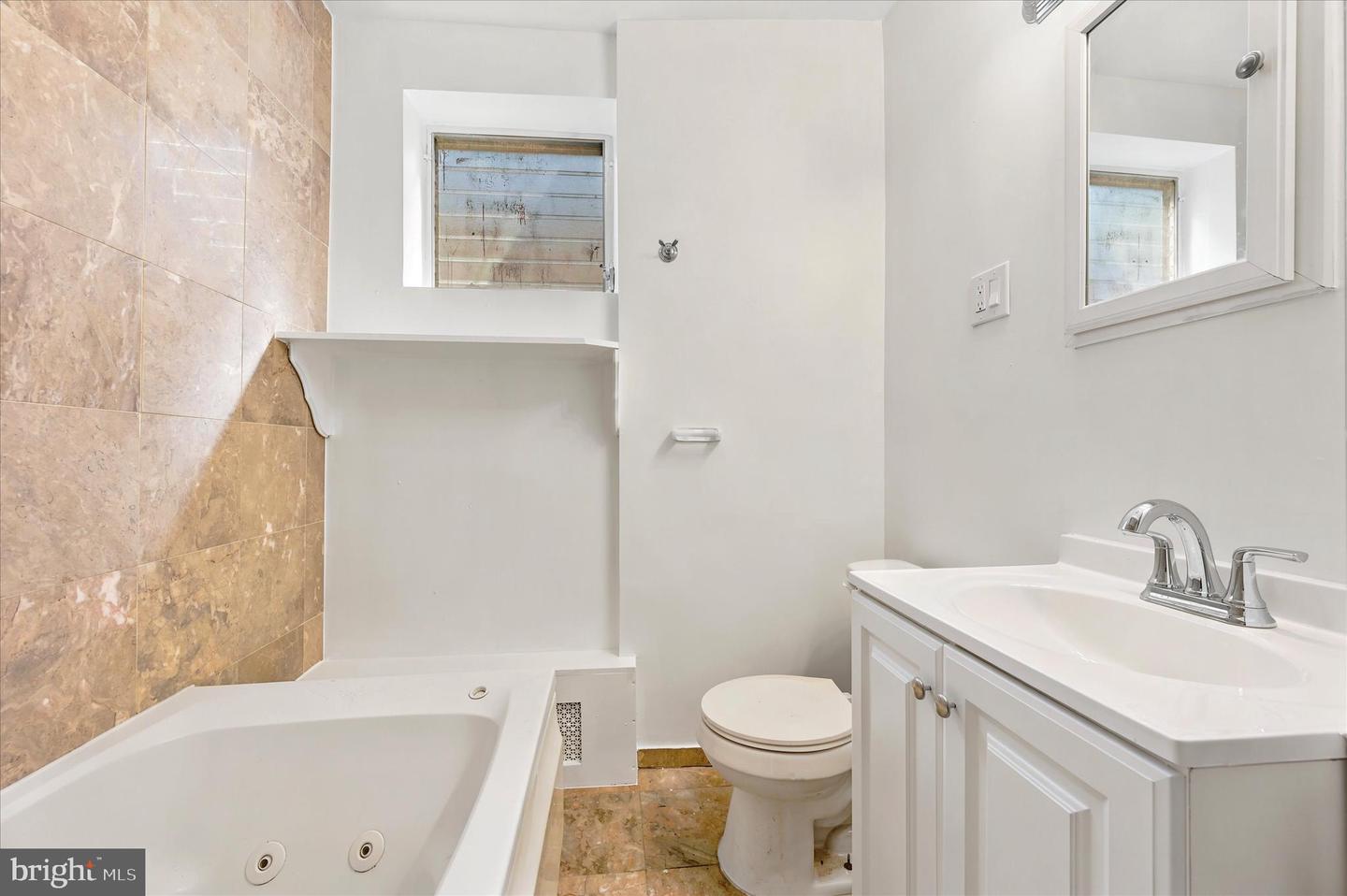 3052 Aramingo Ave Property Photo 9