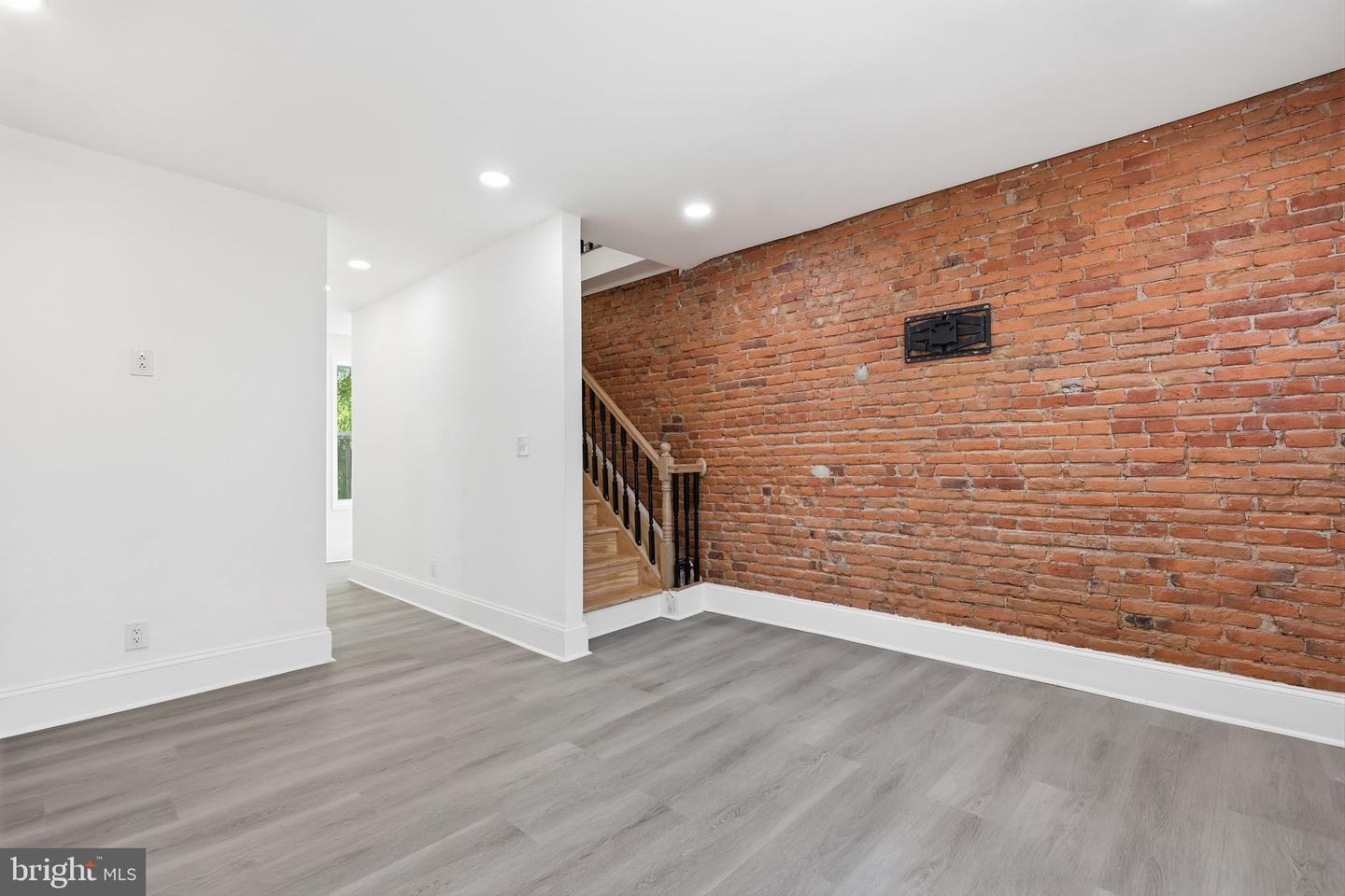 1820 Plum Property Photo 4