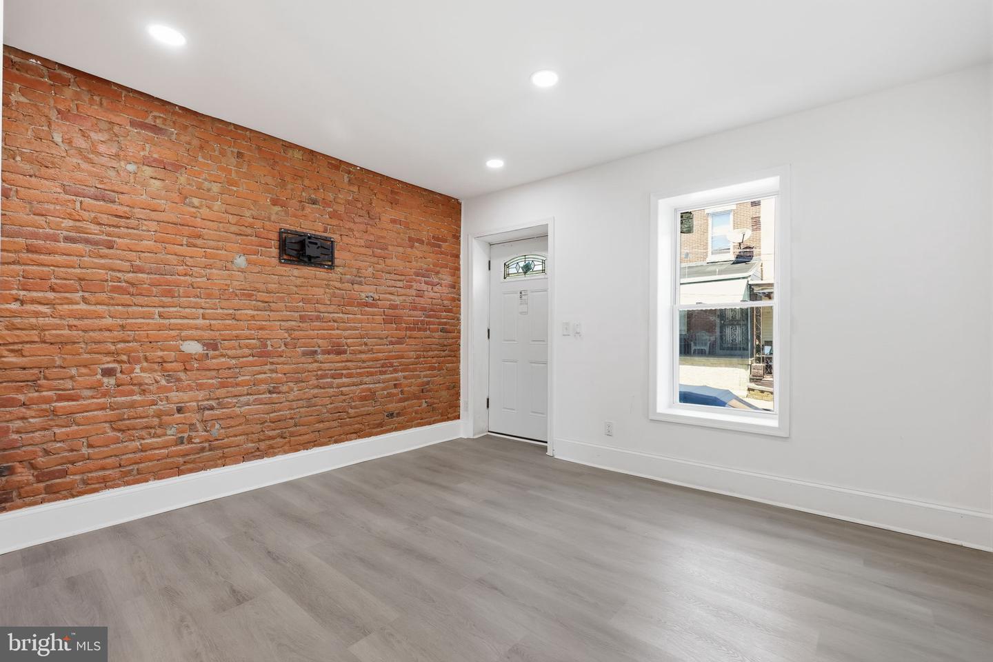 1820 Plum Property Photo 7