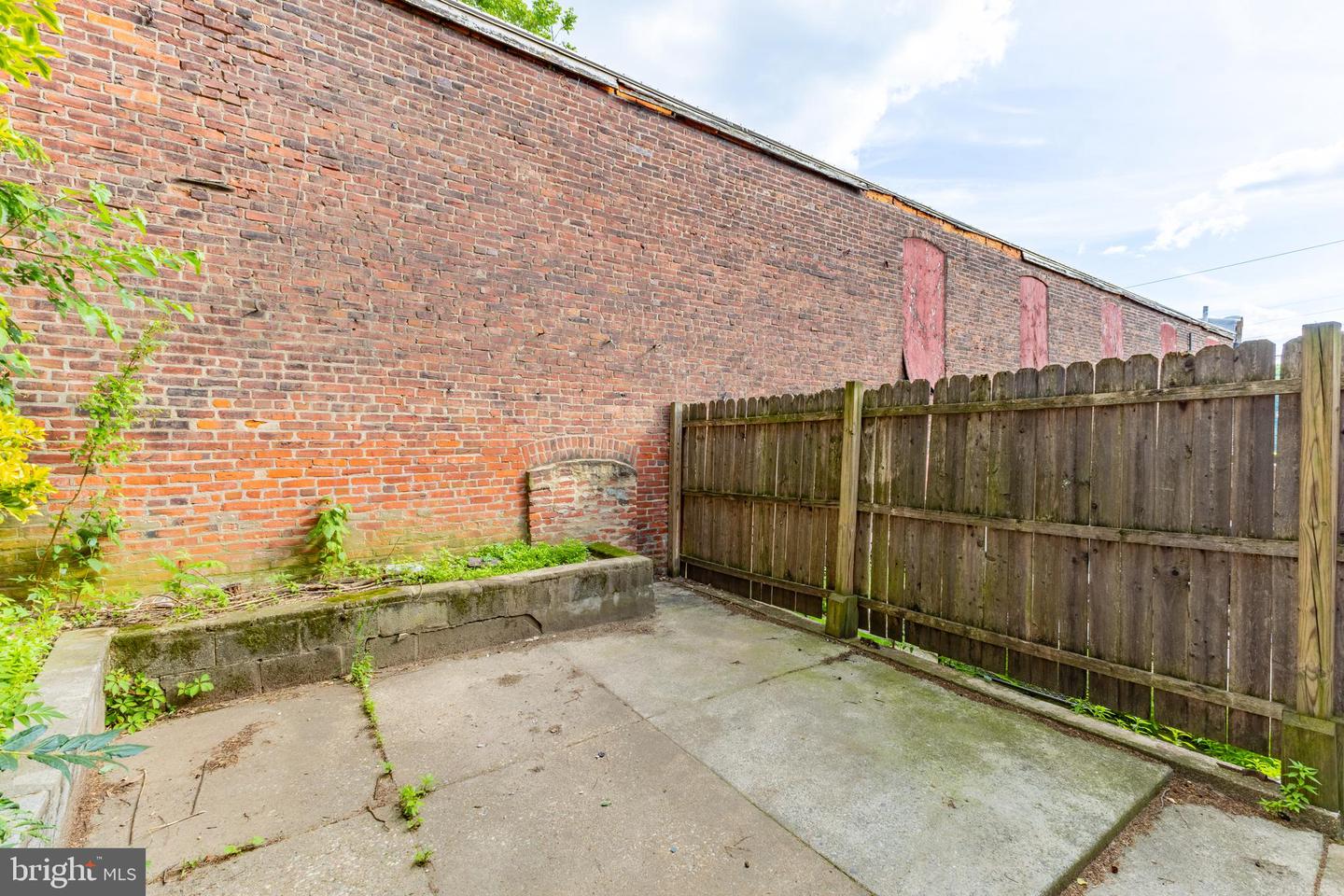 122 W Salaignac St Property Photo 4