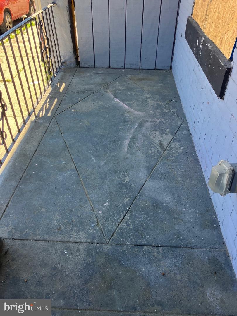 2006 S Simpson St Property Photo 3