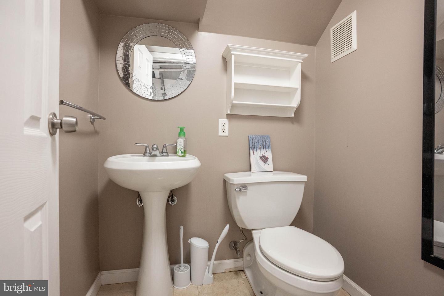 4326 Mitchell St Property Photo 24