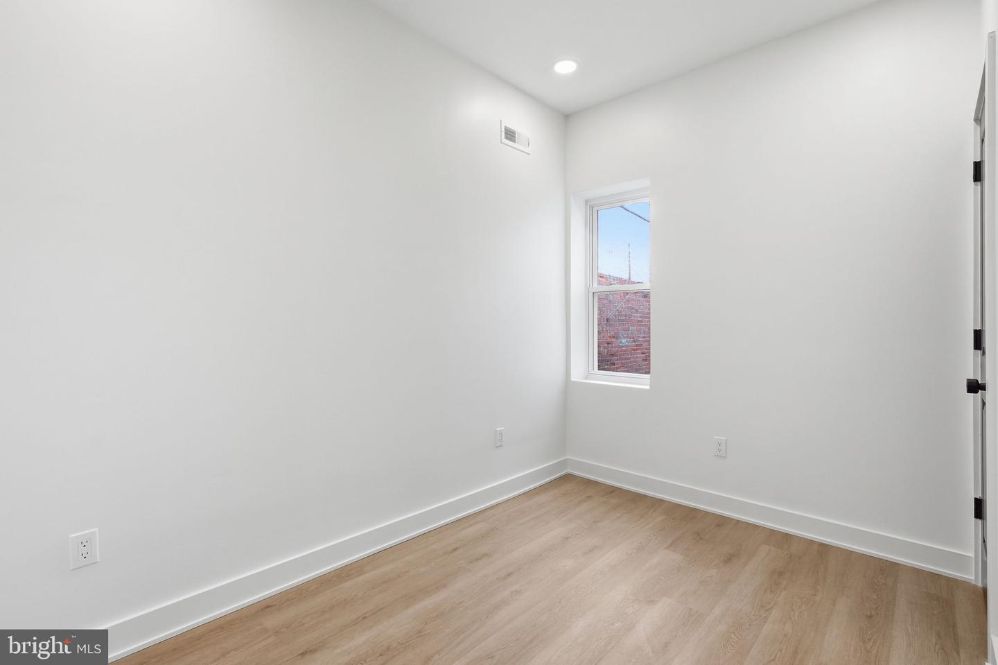 5430 Addison St Property Photo 37