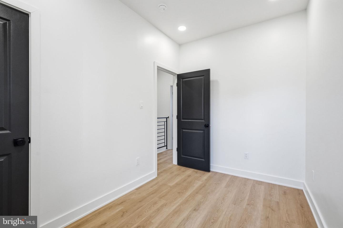5430 Addison St Property Photo 38