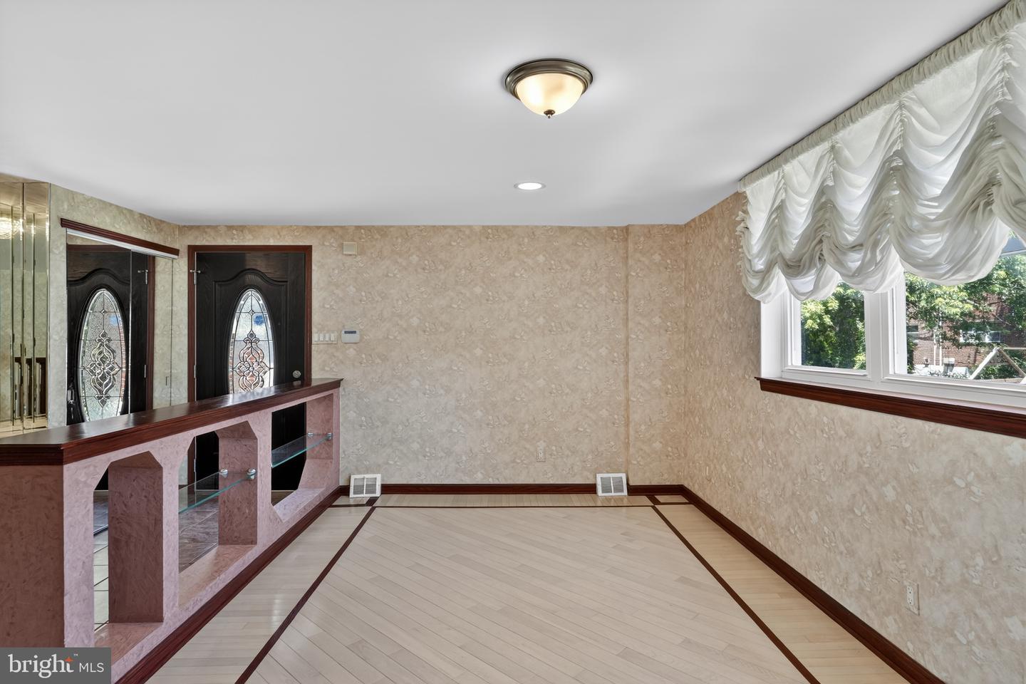 327 Nandina St Property Photo 6