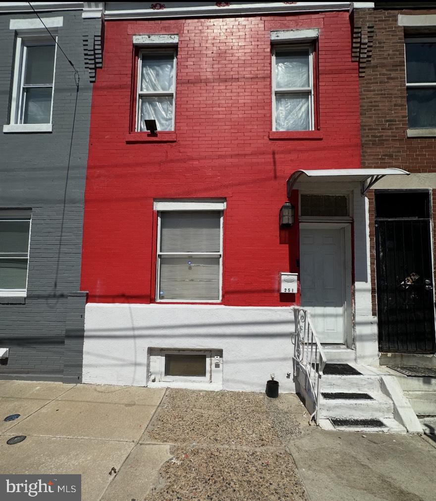 251 W WINGOHOCKING ST Property Photo 1