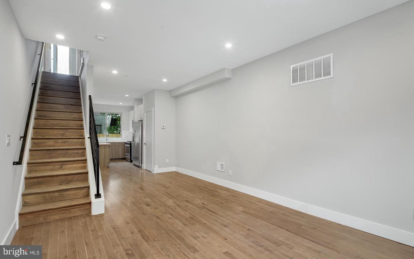 2209 Cross St Property Photo 3
